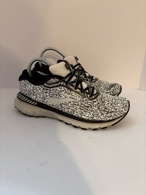 Brooks Adrenaline size 8.5